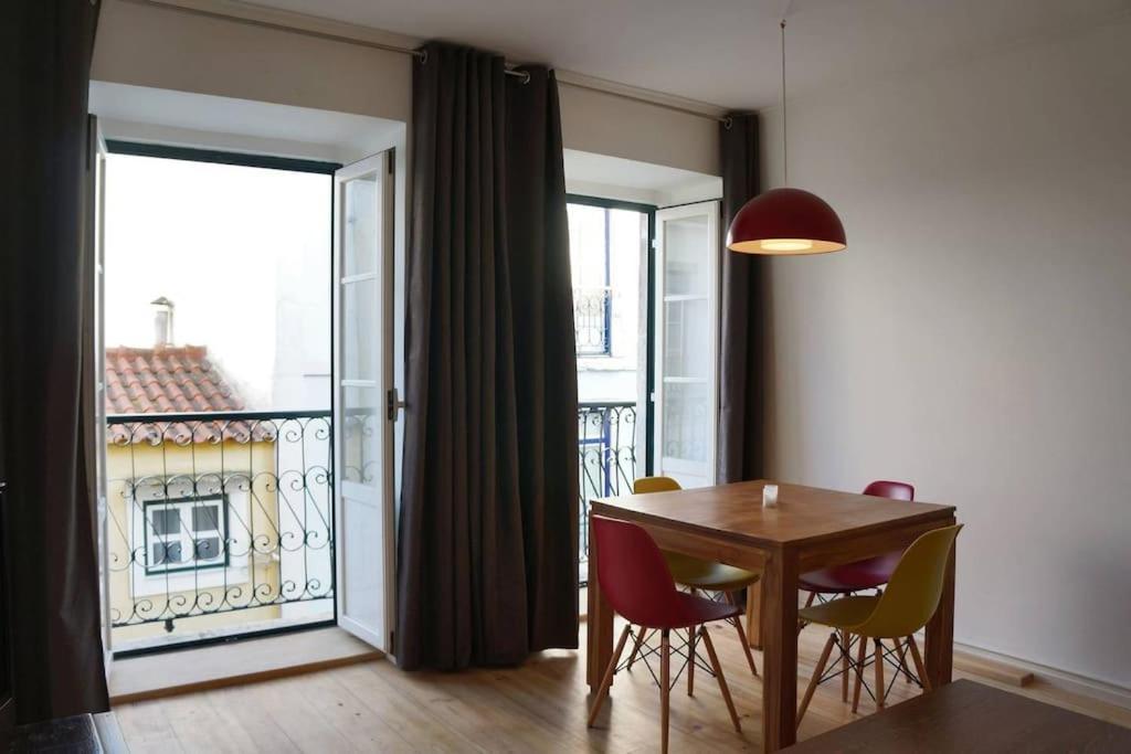 Two Bedroom Apt In Historic Location! Close To The River Lisbona Esterno foto