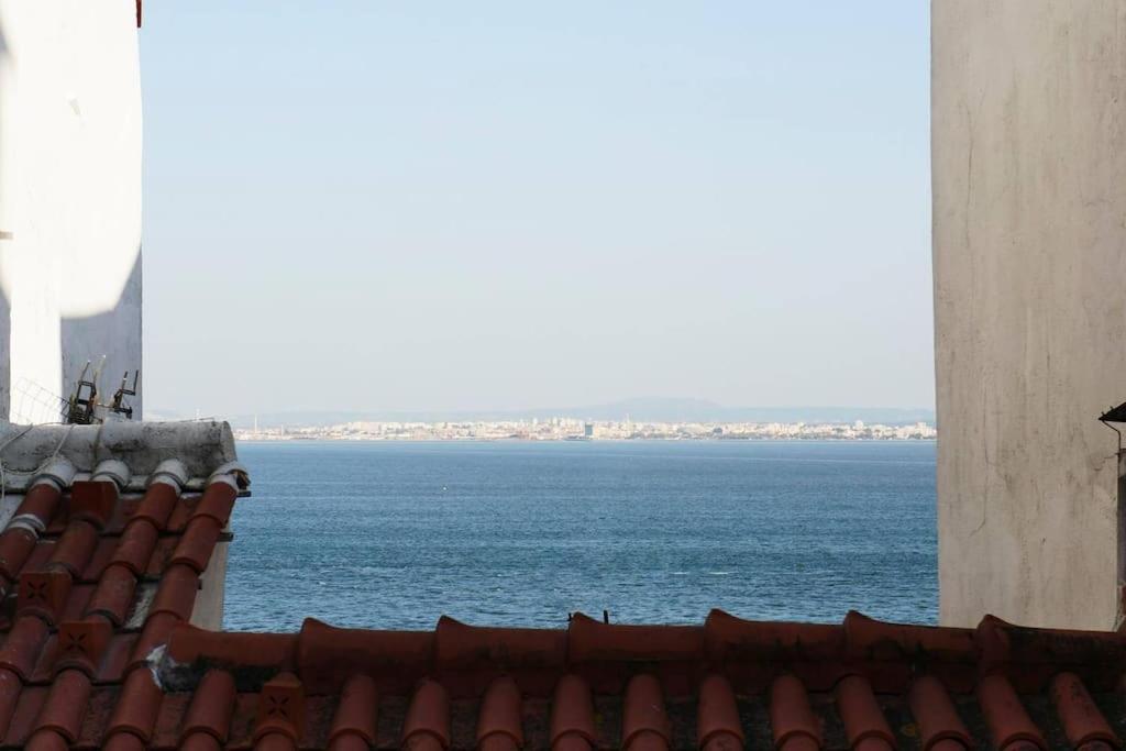 Two Bedroom Apt In Historic Location! Close To The River Lisbona Esterno foto