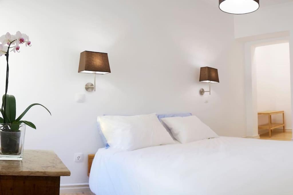 Two Bedroom Apt In Historic Location! Close To The River Lisbona Esterno foto