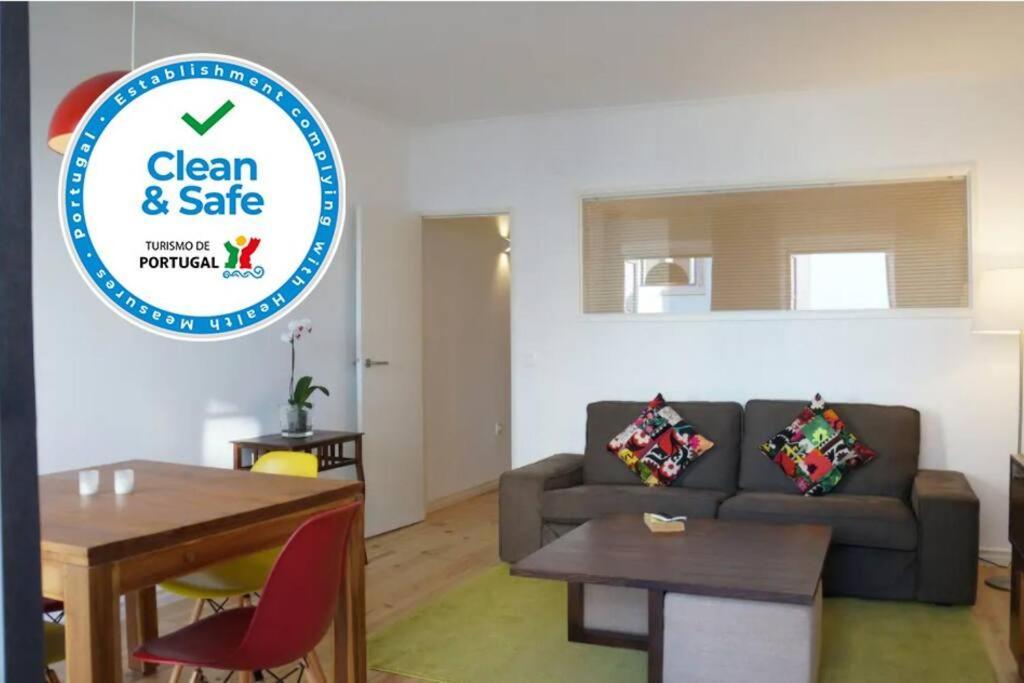 Two Bedroom Apt In Historic Location! Close To The River Lisbona Esterno foto