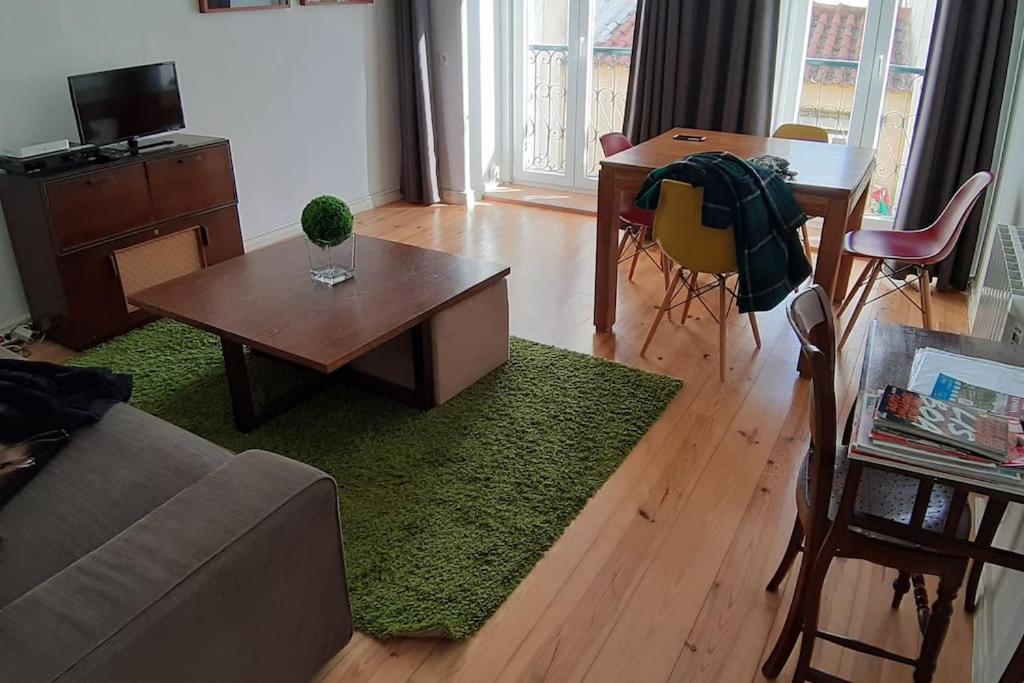 Two Bedroom Apt In Historic Location! Close To The River Lisbona Esterno foto