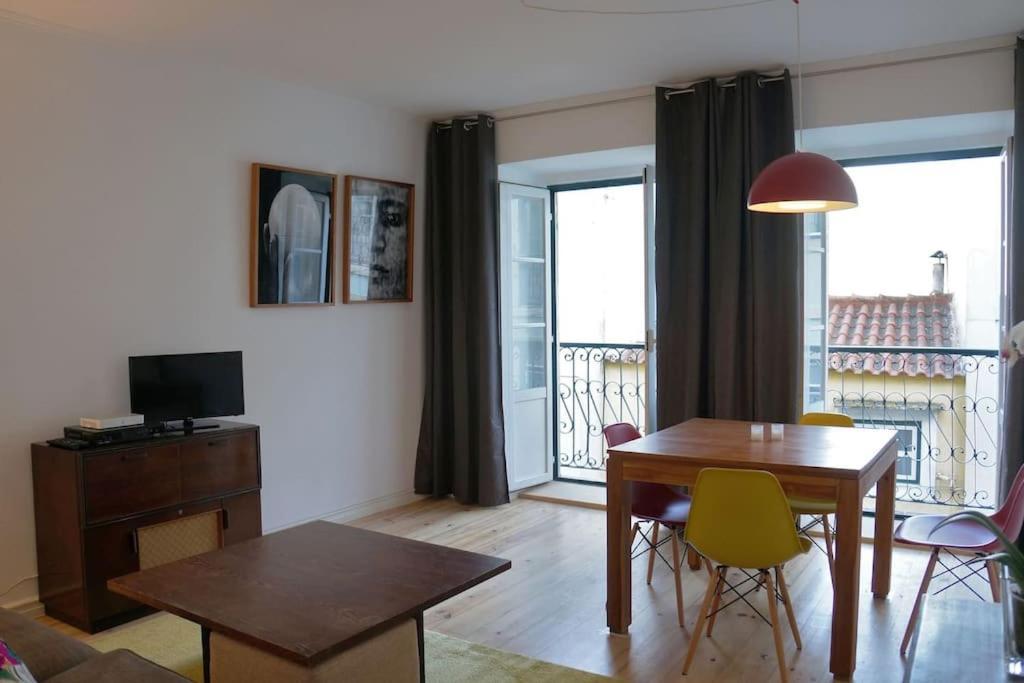 Two Bedroom Apt In Historic Location! Close To The River Lisbona Esterno foto