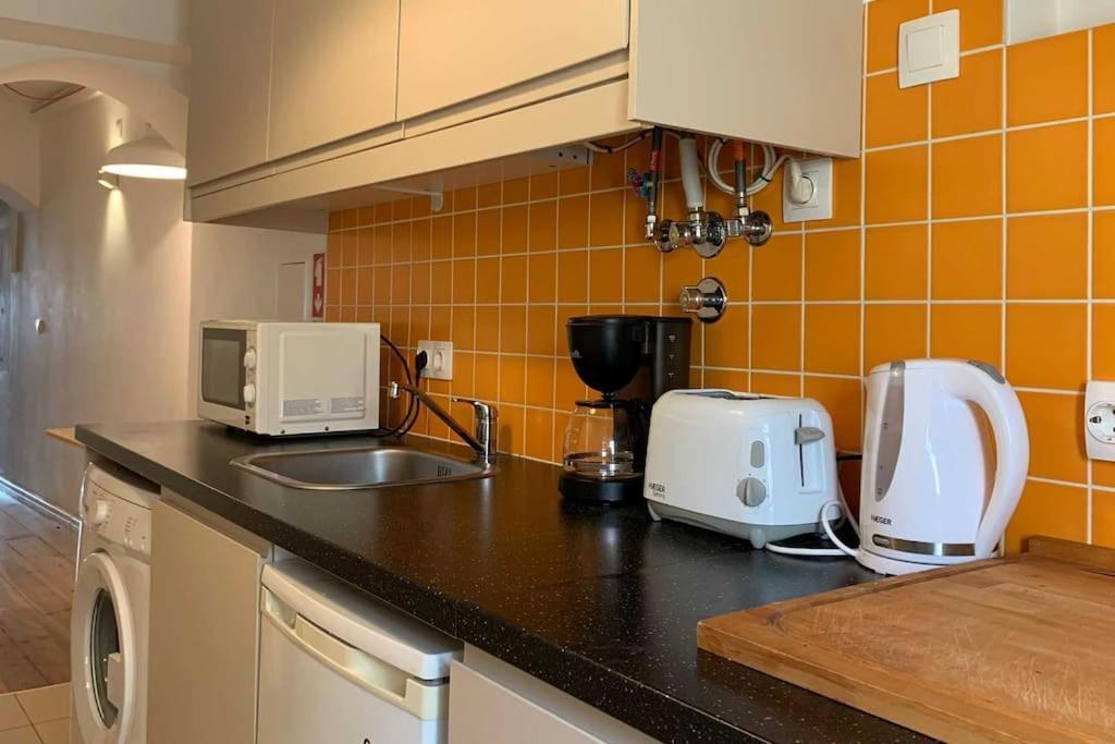 Two Bedroom Apt In Historic Location! Close To The River Lisbona Esterno foto